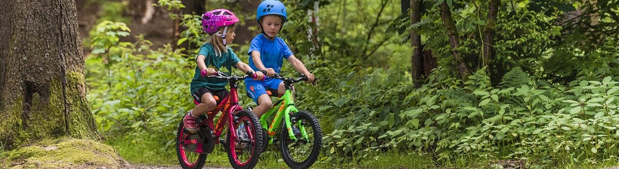 Aider l’enfant à se familiariser avec le vélo