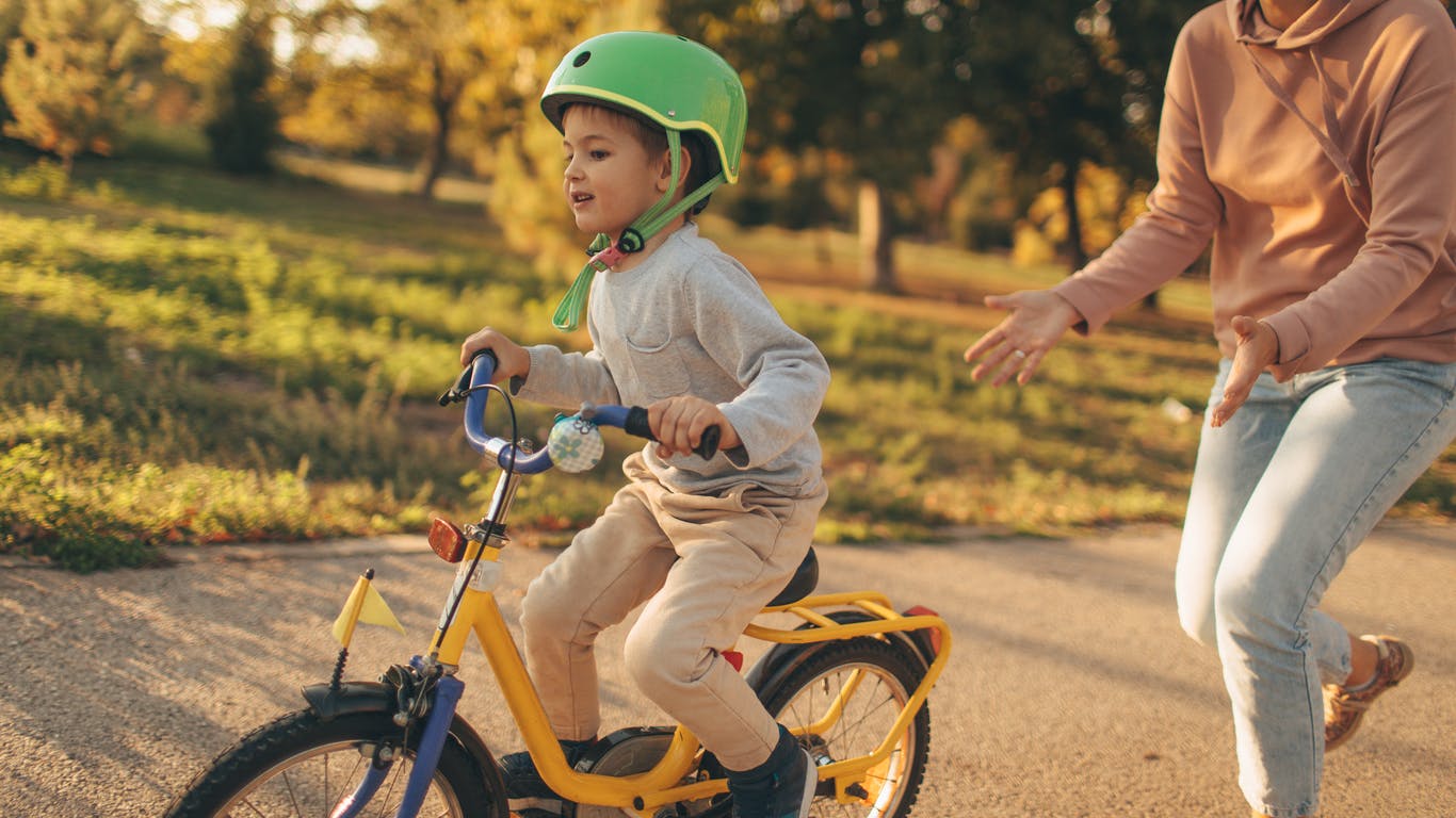 Les règles d’or pour apprendre à faire du vélo à son enfant